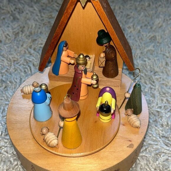 ERZGEBIRGE CHRISTMAS NATIVITY German Music Box European Plays Silent Night - Picture 2 of 16